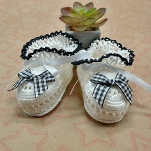 Handmade Baby Girl's White Crocheted Baby Booties